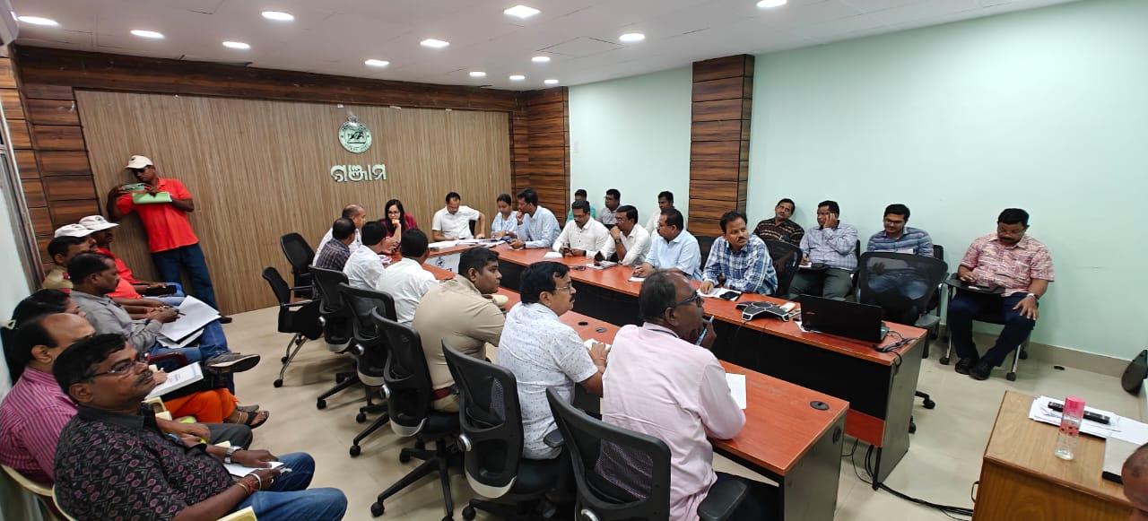 ବାତ୍ୟା ପ୍ରାକ ପ୍ରସ୍ତୁତିବୈଠକ ଗଞ୍ଜାମ ଜିଲ୍ଲାର ସମସ୍ତ କର୍ମଚାରୀଙ୍କ ଛୁଟି ବାତିଲ୍ – ଜିଲ୍ଲାପାଳ