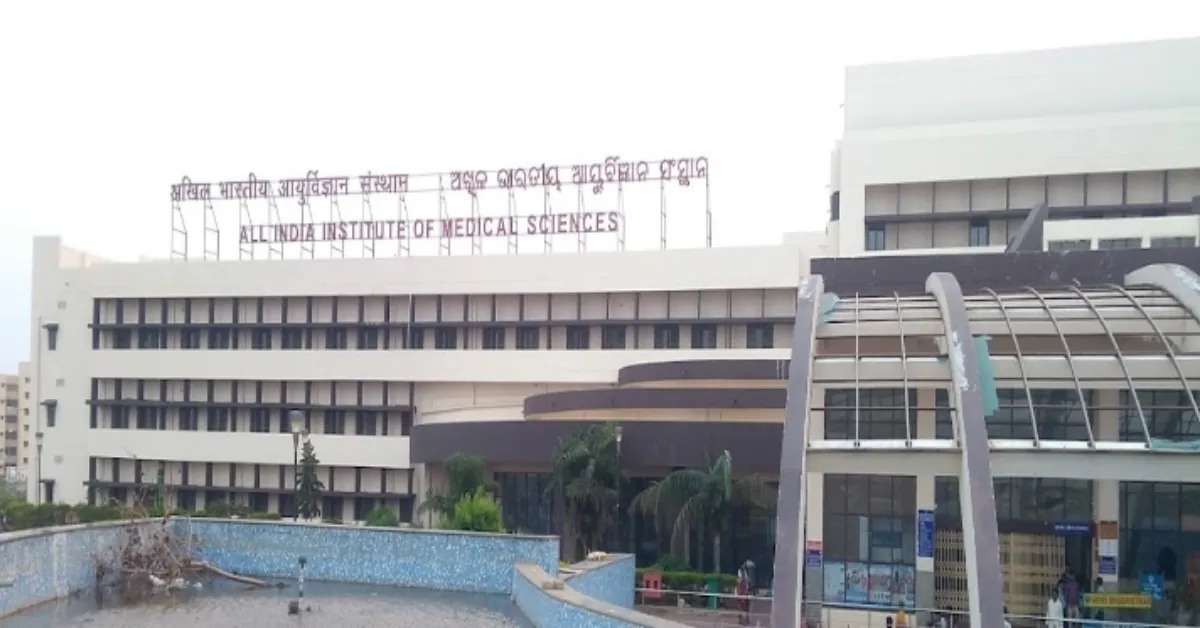 ଏମ୍ସ ଆଗରେ ବିଜେପି ସମର୍ଥକ ଓ ବିରୋଧୀଙ୍କ ମଧ୍ୟରେ କଥା କଟାକଟି