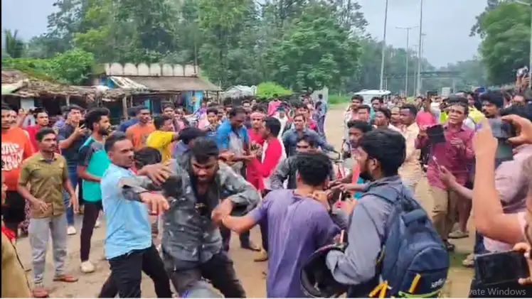 ସାଦା ପୋଷାକରେ ଗଞ୍ଜେଇକୁ ଧରିବାକୁ ଆସି ହଟହଟାହେଲା ପୋଲିସ