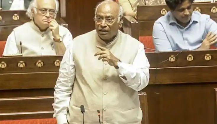 ରାଜ୍ୟସଭାରେ CISF ମୁତୟନ ନେଇ ରାଗିଗଲେ ଖଡଗେ.କହିଲେ ଆମେ କ’ଣ ଆତଙ୍କବାଦୀ?