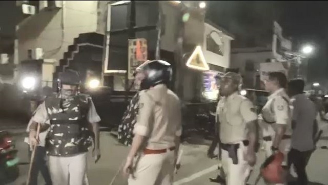 କଟକରେ ୩୬ ଘଣ୍ଟା ପାଇଁ କର୍ଫ୍ୟୁ ଘୋଷଣା, ବିଶୃଙ୍ଖଳା କଲେ ନିଆଯିବ କଡ଼ା କାର୍ଯ୍ୟାନୁଷ୍ଠାନ।