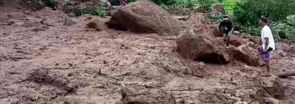 ଭୂସ୍ଖଳନ ପରେ ମାଟି ତଳେ ବାପପୁଅ ଚାପି ହୋଇ ରହିଥିବା ସନ୍ଦେହ