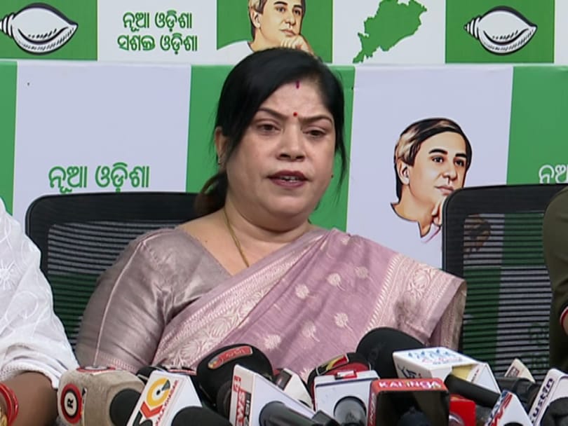 ପୋଲିସକୁ ଚାପୁଡ଼ା ମାରି ଥାଆନ୍ତି: ବିଧାୟିକା