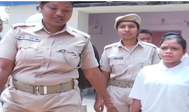 ମହିଳା ମାଓବାଦୀ ମୋଙ୍ଗଡ଼ିଙ୍କ ଆତ୍ମସମର୍ପଣ;