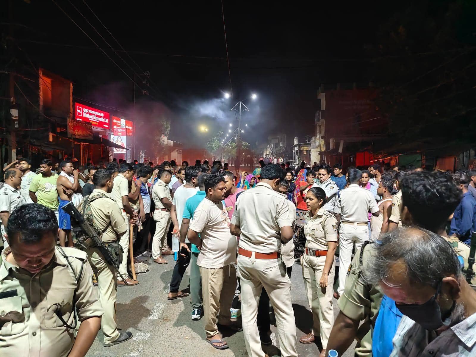 ବାହାଘର ପ୍ରୋଶେସନ ବେଳେ ସଂଘବଦ୍ଧ ଆକ୍ରମଣରେ ଯୁବକ ମୃତ: ପ୍ରବଳ ଉତ୍ତେଜନା. ପୋଲିସ ମୁତୟନ।