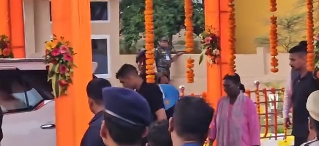 ଗୋପାଳପୁର ଧବଳେଶ୍ୱର ମନ୍ଦିରରେ ଜଳାଭିଷେକ କଲେ ମହାମହିମ ରାଷ୍ଟ୍ରପତି
