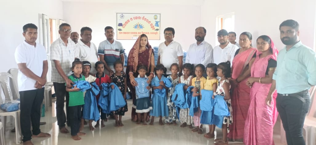ପିଏମ୍ ଶ୍ରୀ ବିଦ୍ୟାଳୟରେ ୧୩୩ ଛାତ୍ରଛାତ୍ରୀଙ୍କୁ ମାଗଣା ପୋଷାକ ବିତରଣ