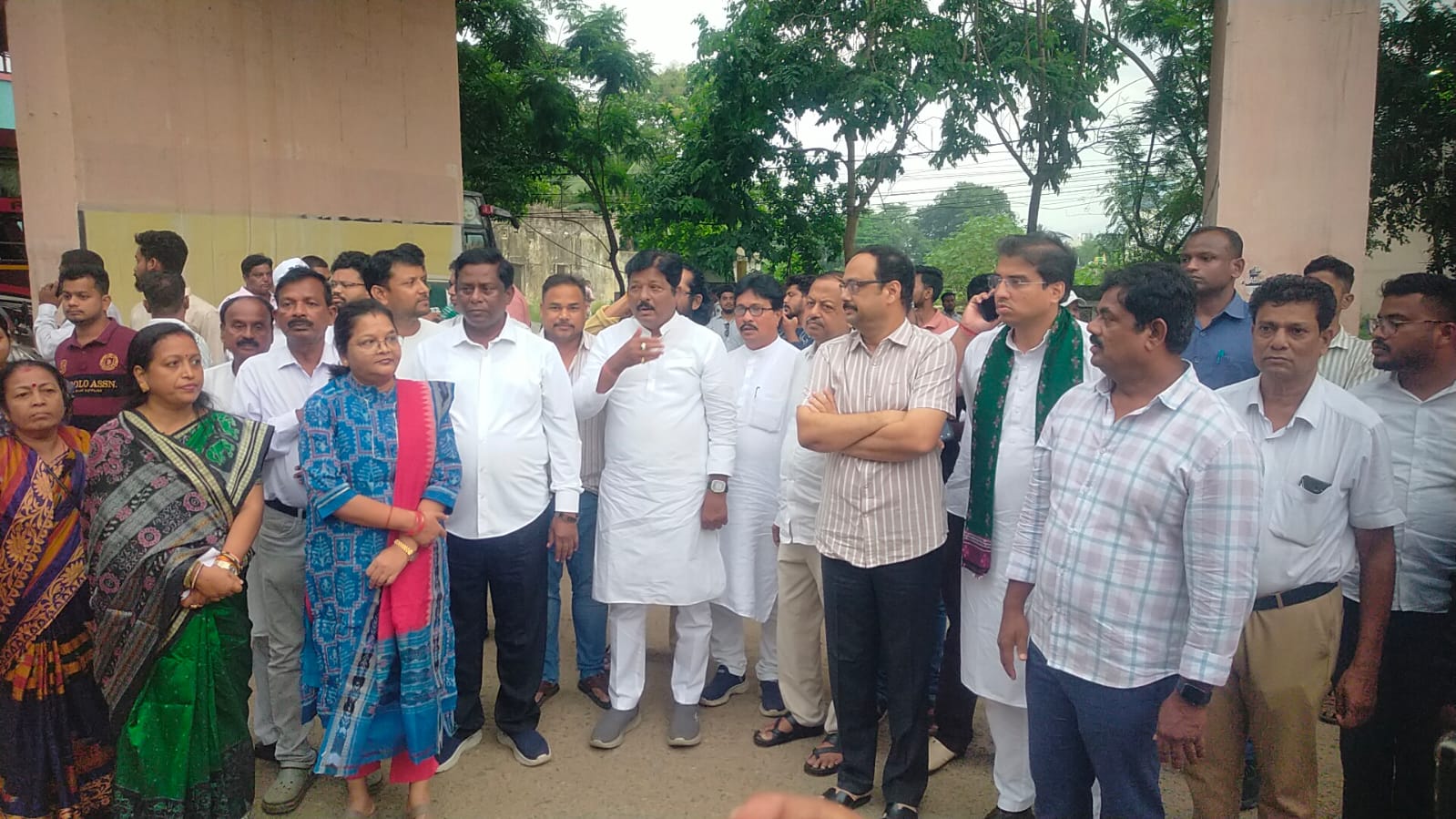 ଜେଲ ଆଗରେ ବିଜେଡି ନେତାଙ୍କ ଭିଡ଼