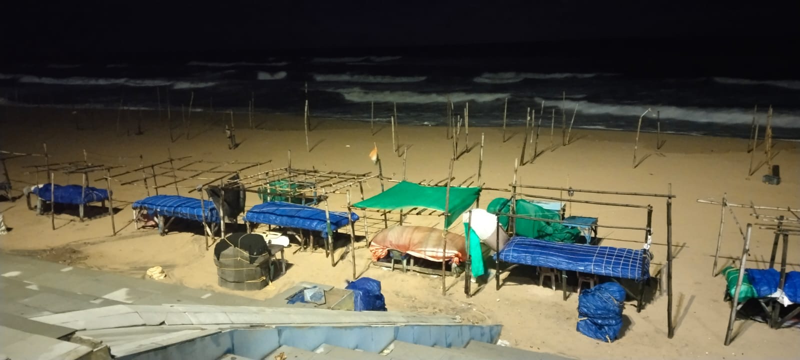 ଦିନ ତମାମ ମେଘୁଆ ପାଗ ସହ ବର୍ଷା:  ବେଳାଭୂମିକୁ ପର୍ଯ୍ୟଟକଙ୍କୁ ବାରଣ