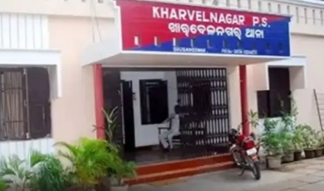 ମହଙ୍ଗା ପଡିଲା ମହିଳା ସହକର୍ମୀ ଙ୍କୁ ଅସଦାଚରଣ, ବନ୍ଧା ହେଲେ ଅତିରିକ୍ତ ସଚିବ