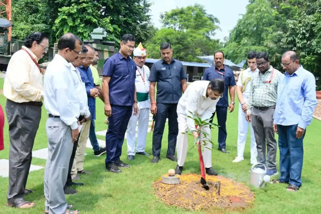 ପ୍ରଧାନମନ୍ତ୍ରୀଙ୍କ ଜନ୍ମଦିନରେ ଚାରା ରୋପଣ କଲେ ରାଜ୍ୟପାଳ
