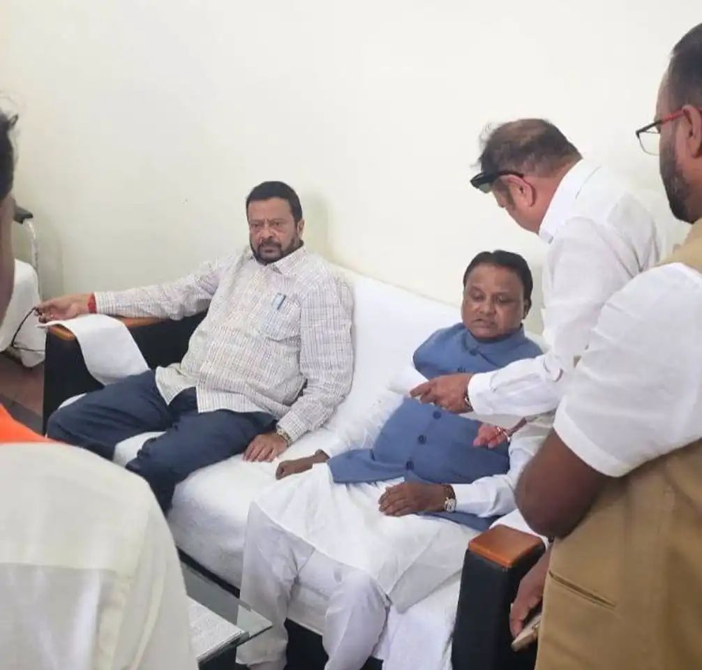 ମୁଖ୍ୟମନ୍ତ୍ରୀଙ୍କୁ ଭେଟିଲେ ତାରା ବାହିନୀପତି: ଚାଷୀଙ୍କ ଋଣ ଛାଡ଼, ପେପର ମିଲ୍ ପୁନରୁଦ୍ଧାର ପାଇଁ କଲେ ଦାବି