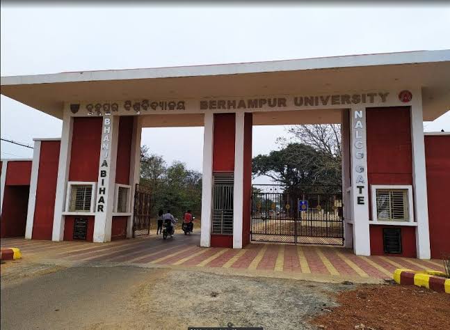 କଲେଜ ନିର୍ବାଚନ ପୂର୍ବରୁ ଉତ୍ତେଜନା : ବ୍ରହ୍ମପୁର ବିଶ୍ୱବିଦ୍ୟାଳୟରେ ଅନଶନ